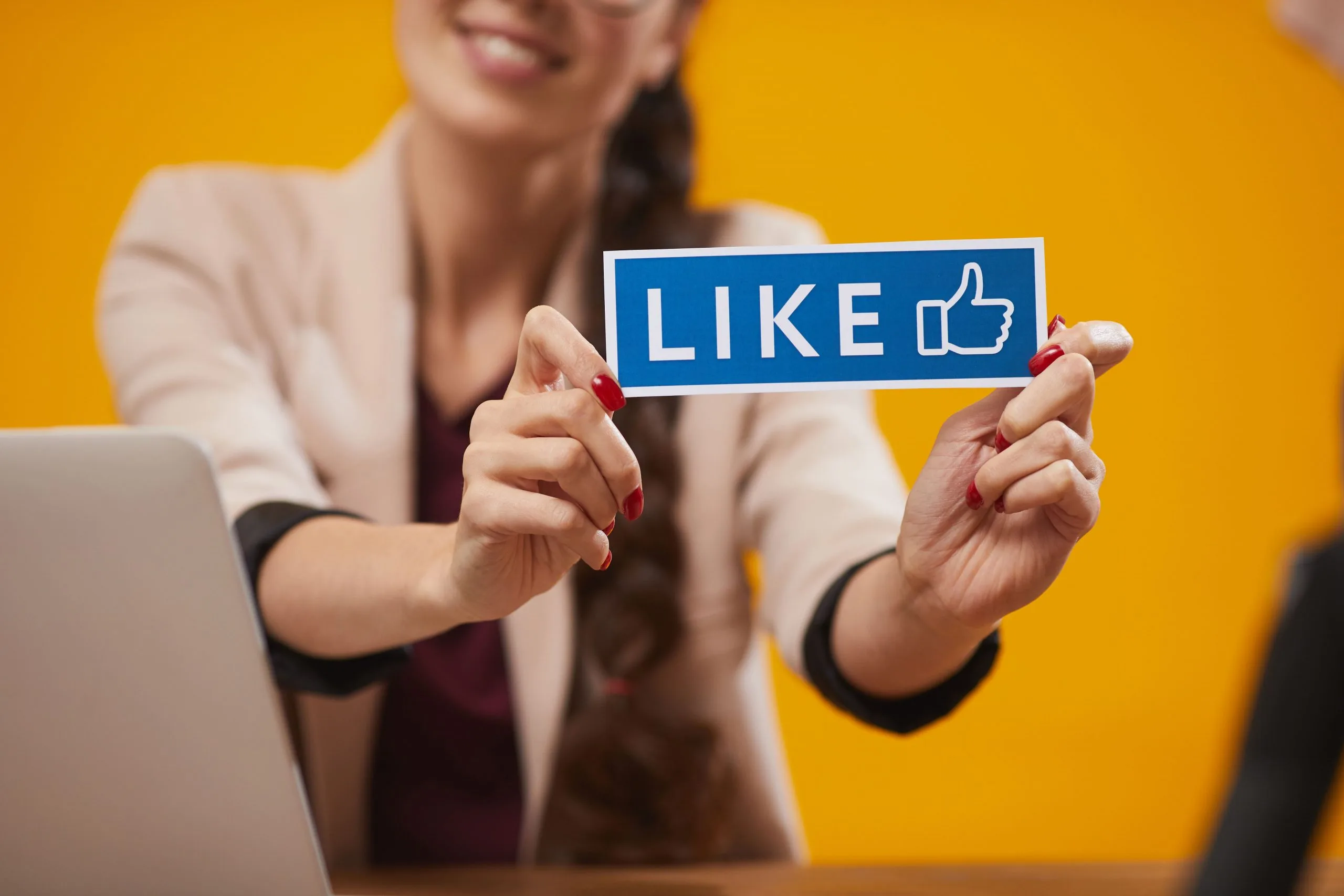 likes-in-social-media-X4GJ28H (1) likes-in-social-media-X4GJ28H (1)