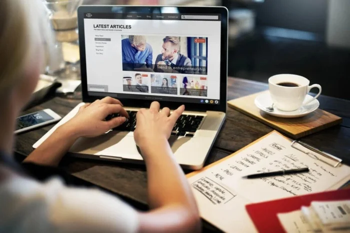 Produção e veiculação de anúncios