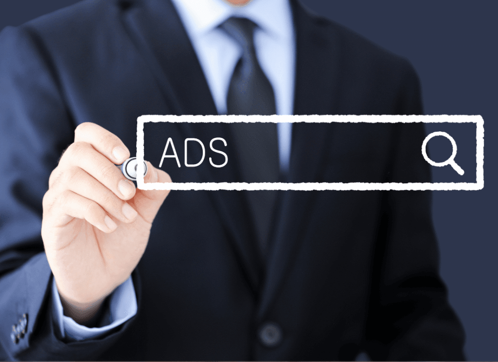 Quanto custa investir em tráfego pago? Muito empresários e profissionais de marketing se perguntam isso. E não é para menos, afinal, o tráfego pago é uma das principais fontes de tráfego para um site ou blog. Mas, antes de saber quanto custa investir em tráfego pago, é importante entender o que é tráfego pago. O tráfego pago é o conjunto de ações realizadas com o objetivo de gerar visitas em um site por meio de anúncios pagos. Em outras palavras, ao contratar um serviço de tráfego pago, você estará investindo para que seu site seja exibido para um determinado público-alvo em plataformas como Google e Facebook. Existem diversas formas de anunciar na internet e cada uma delas tem um custo diferente. Por isso, antes de saber quanto custa investir em tráfego pago, é importante identificar qual a melhor plataforma para o seu negócio. Neste artigo, vamos abordar os principais tipos de anúncios na internet e os custos envolvidos em cada um deles. Quais as vantagens de investir em tráfego pago? As principais vantagens de investir em tráfego pago são aumentar o alcance e a visibilidade de um site ou blog, gerar tráfego qualificado e aumentar as chances de conversão. O investimento em tráfego pago pode ser feito de diversas formas, como por meio de anúncios em redes sociais, motores de busca ou plataformas de afiliados. Cada uma dessas opções tem suas vantagens e desvantagens, que devem ser consideradas antes de escolher a melhor estratégia para o seu negócio. Os anúncios nas redes sociais são uma ótima forma de gerar tráfego qualificado para um site ou blog, pois permitem segmentar o público-alvo com base em diversos critérios, como localização, idade, gênero e interesses. Além disso, os anúncios nas redes sociais permitem que você controle o orçamento e define exatamente quanto quer gastar com cada campanha. Já os anúncios nos motores de busca, como o Google Ads, são exibidos para as pessoas que estão procurando por um determinado termo na internet. Isso significa que esse tipo de anúncio é extremamente relevante para quem está buscando por produtos ou serviços semelhantes aos que você oferece. O investimento nesse tipo de tráfego costuma ser um pouco mais alto do que nas redes sociais, mas também é possível segmentar o público-alvo e controlar o orçamento das campanhas. Por fim, as plataformas de afiliados são sites que promovem produtos ou serviços em troca de uma comissão sobre as vendas geradas. Geralmente, essas plataformas permitem que você escolha quais produtos deseja promover e fornecem todas as ferramentas necessárias para realizar a divulgação dos produtos escolhidos. O investimento nesse tipo de tráfeggo costuma ser bem mais baixa do que nos outros canais citados acima, mas também é importante considerar a taxa de conversão dessa estratégia antes de escolher utilizá-la. Como escolher o canal certo para o seu negócio? Quando se trata de investir em tráfego pago, é importante escolher o canal certo para o seu negócio. Isso significa que você precisa considerar qual tipo de mídia (TV, rádio, jornal, revista, out-of-home, site ou aplicativo) e qual formato (display, vídeo, texto ou áudio) se adequa melhor ao seu produto ou serviço. Além disso, é preciso levar em conta as características do seu público-alvo e do mercado onde sua empresa atua. Uma vez que você tenha definido esses critérios, será mais fácil comparar os custos de cada canal e escolher aquele que oferece o melhor retorno sobre o investimento. Vale lembrar que não existe uma fórmula mágica para garantir o sucesso de uma campanha publicitária - tudo depende da criatividade e da eficiência da equipe envolvida. Quanto custa investir em tráfego pago? O tráfego pago é uma das principais fontes de tráfego para sites e blogs. Ele pode ser usado para aumentar o número de visitantes em seu site, bem como para melhorar a qualidade do tráfego. No entanto, investir em tráfego pago não é barato. Aqui estão algumas das principais maneiras pelas quais os sites cobram pelo tráfego: CPC (Custo por Clique): Os anunciantes pagam um valor predeterminado cada vez que um usuário clica em seus anúncios. Este é o modelo de preços mais comum para o tráfego pago e geralmente é usado pelos mecanismos de pesquisa, como o Google Ads. CPM (Custo por Mil Impressões): Neste modelo, os anunciantes pagam um determinado preço por 1000 vezes que seus anúncios são exibidos. Este tipo é mais comum em redes sociais, como o Facebook Ads. CPV (Custo por Visualização de Vídeos): Os anunciantes neste modelo só pagam quando um espectador assiste a um vídeoclique em seus anúncios. Este tipo de tráfego geralmente é usado para promover vídeos publicidade em sites e blogs. Conclusão Você já deve ter ouvido falar sobre os benefícios de investir em tráfego pago, mas ainda tem dúvidas sobre qual canal escolher para o seu negócio? Ou quanto custa investir nesse tipo de tráfego? Não se preocupe, pois a Agência Mais Resultado está aqui para te ajudar! Entre em contato conosco e agende uma reunião com especialistas em marketing digital, que poderão orientá-lo sobre os melhores canais para o seu negócio e o investimento adequado para obter resultados.