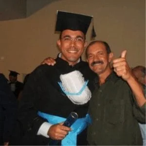 Emanuel é técnico em Publicidade pela ETEC – Escola Técnica de Comunicação, bacharel em Administração e Marketing pela ESPM – Escola Superior de Propaganda e Marketing e mestre pela FGV – Fundação Getulio Vargas. Ao longo de sua carreira, também se dedicou à educação e à formação de novos profissionais. Iniciou sua trajetória como professor na universidade corporativa da Infoglobo e posteriormente lecionou em instituições como: Centro Universitário Moacyr Bastos Universidade Castelo Branco Instituto Brasileiro de Medicina e Reabilitação (IBMR) Atualmente, atua como professor em cursos de pós-graduação e MBA, compartilhando sua experiência e conhecimento com profissionais da área de marketing e negócios.